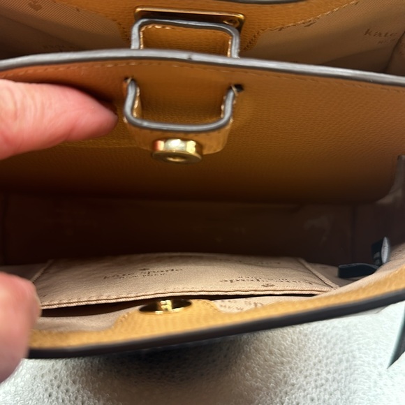 NWT Gorgeous Kate Spade handbag that has strap to make her a crossbody! - Picture 6 of 7